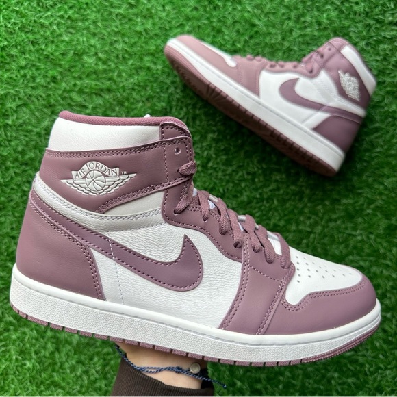Nike Air Jordan 1 Retro High Og DZ5485 105 White / Sky J Mauve - Picture 7 of 10